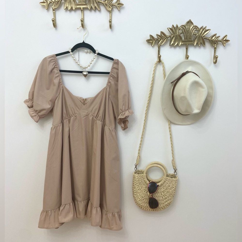 Ruffle bottom, puff sleeve dress M to L